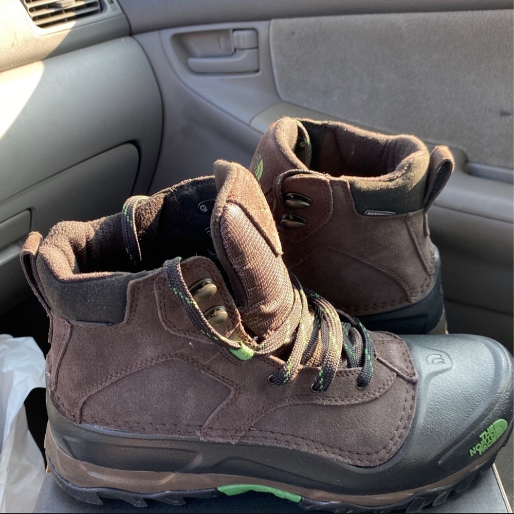 Brand new newer worn North Face Boots 🥾.